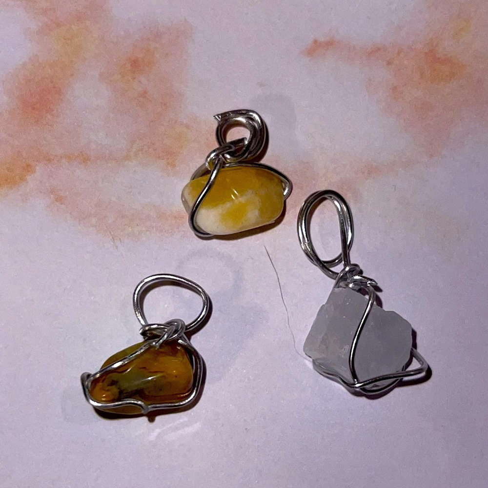 3 Wire-wrapped crystals bundle